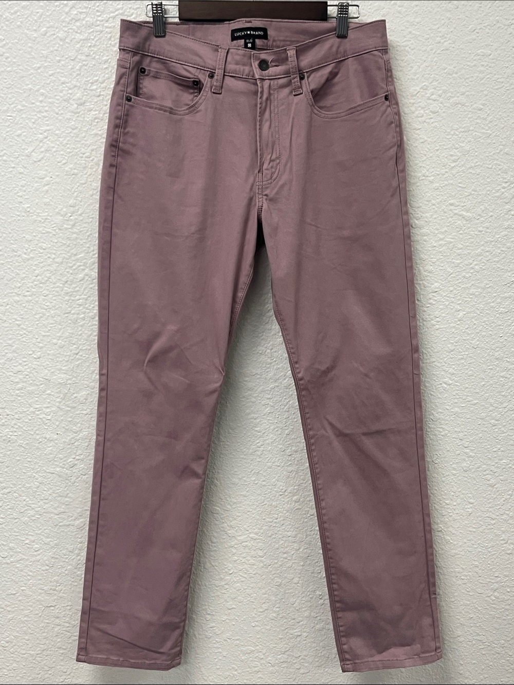 Lucky Brand Men's 121 straight pants in Mauve 32x32
#1303